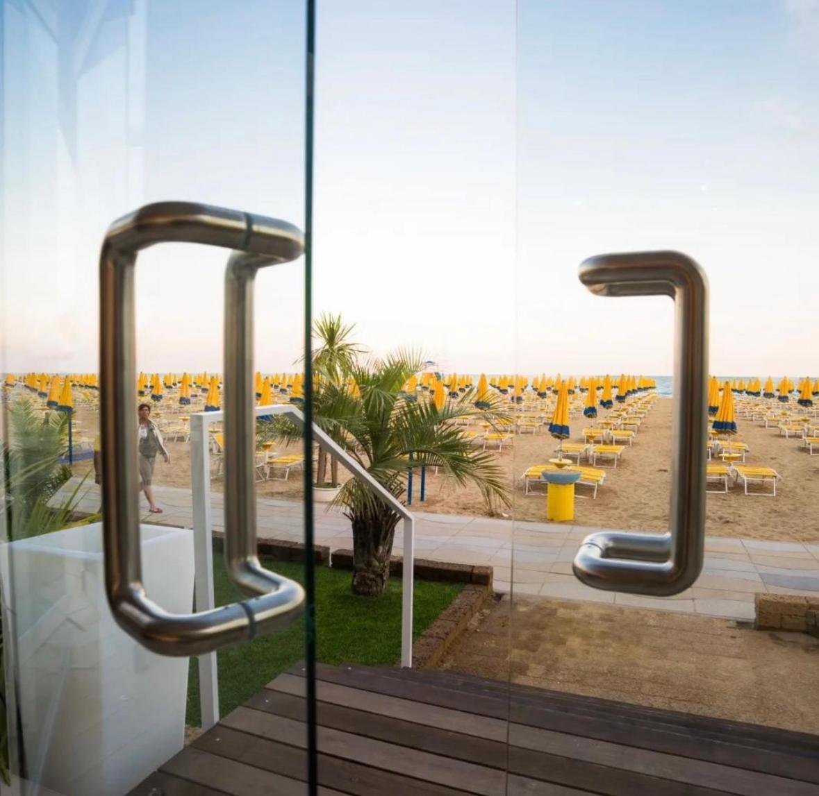 Hotel Nizza Frontemare Superior 3 Stelle 3*