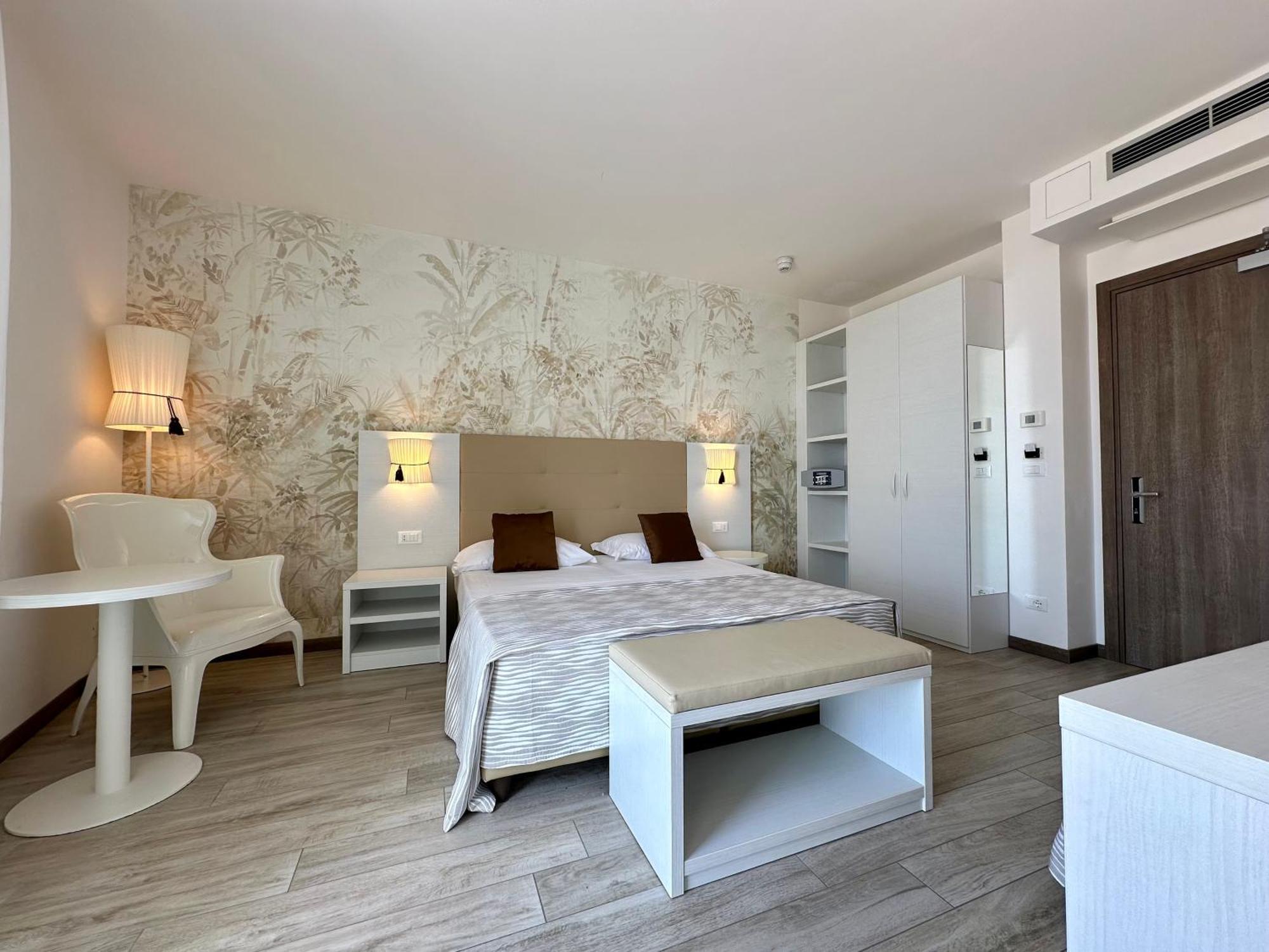 Hotel Nizza Frontemare Superior 3 Stelle