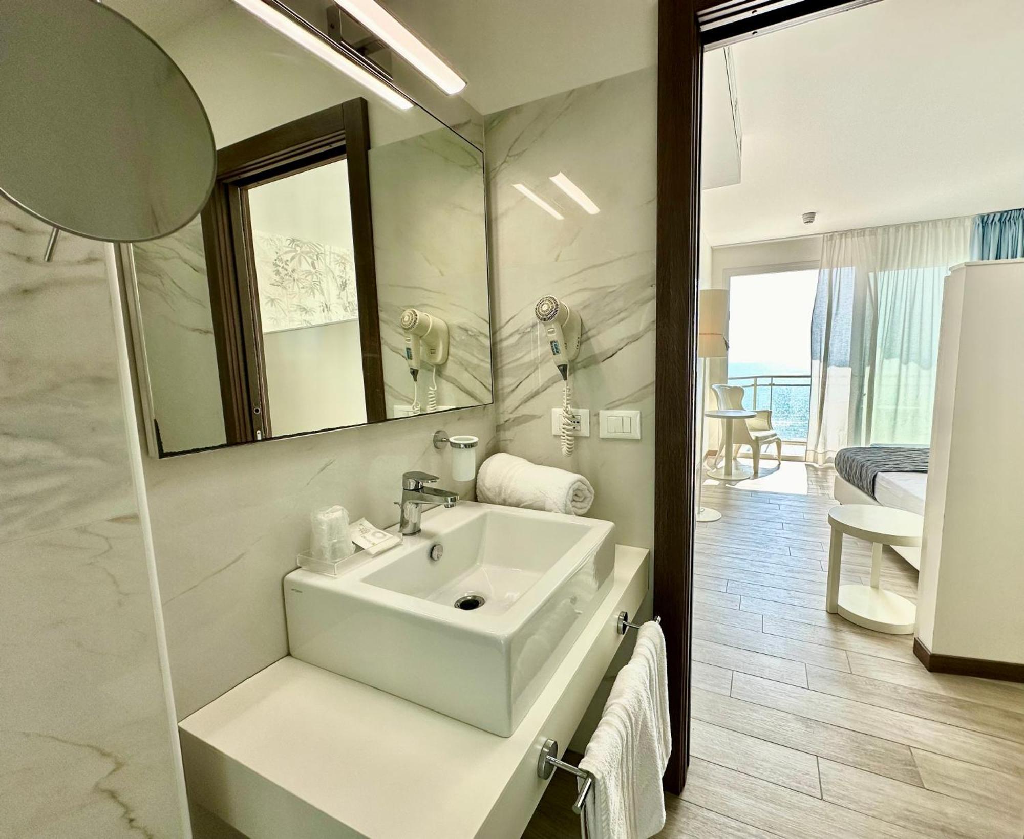 Nizza Frontemare Superior 3 Stelle Hotel 3*