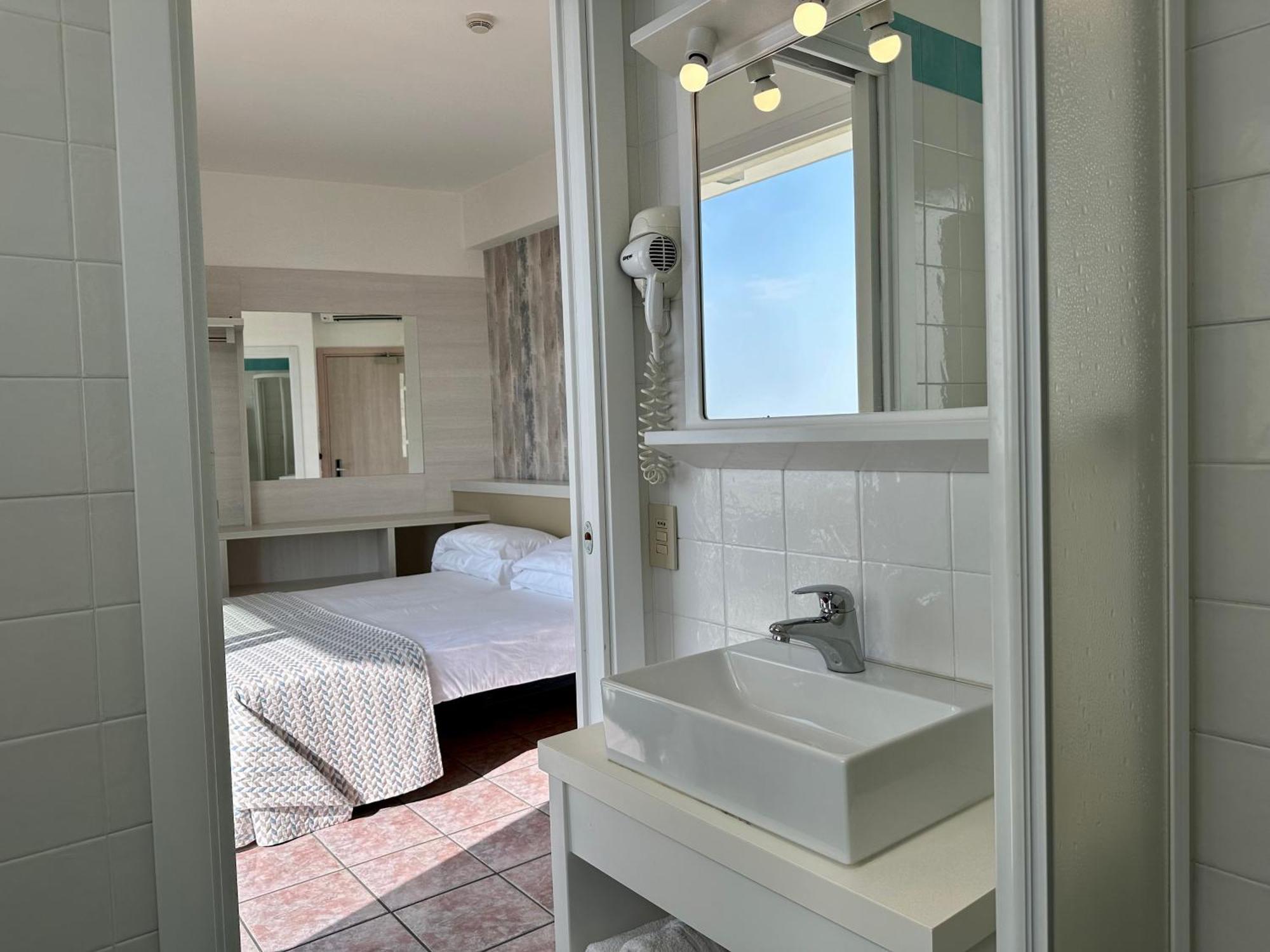 Nizza Frontemare Superior 3 Stelle Hotel 3*